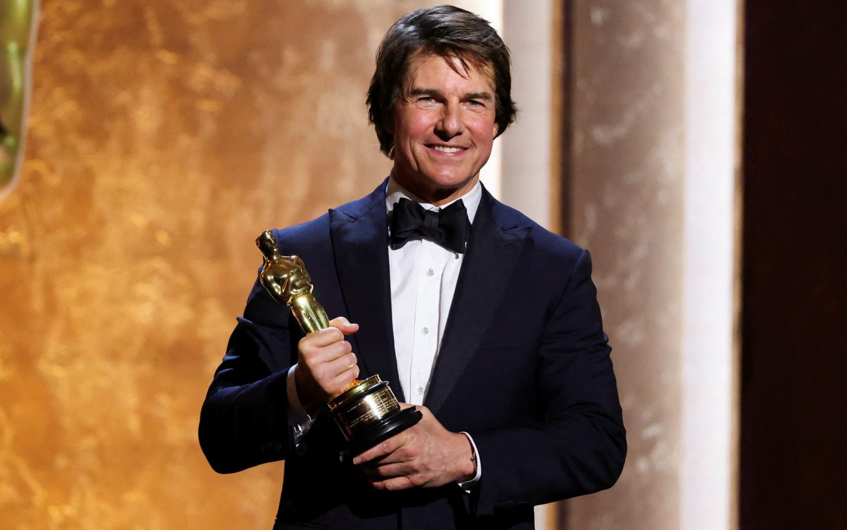 Tom Cruise Gives Inspiring Speech For Young Actors As He Receives Honorary Oscar